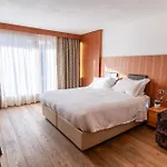 فندق Alaska Cortina 4*