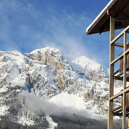 Alaska Cortina Hotel