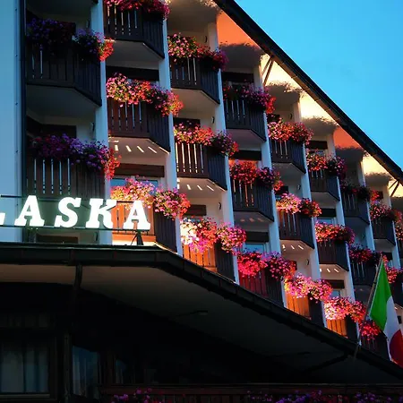 Hotel Alaska Cortina 4*