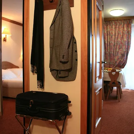 Alaska Cortina 4*