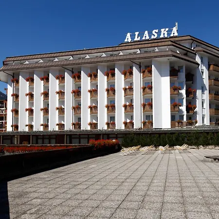 Alaska Cortina 4*