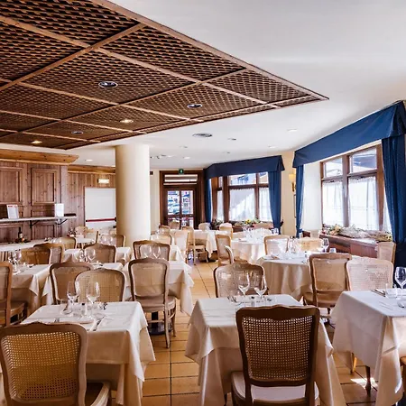 Alaska Cortina Hotel 4*