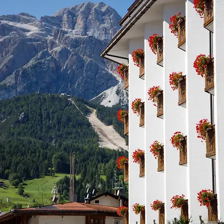 Alaska Cortina Hotel 4*