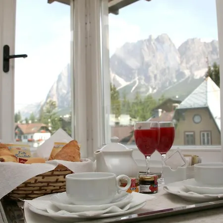 Alaska Cortina Hotel