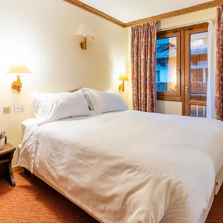 Alaska Cortina Hotel