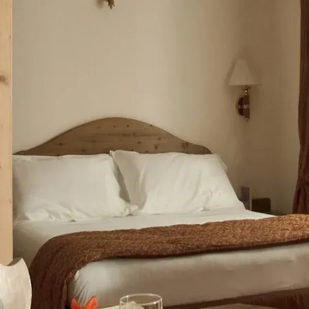 Hotel Alaska Cortina