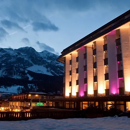 Alaska Cortina 4*