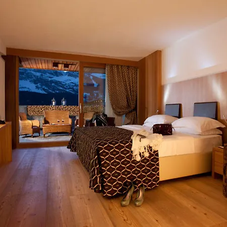 Hotel Alaska Cortina 4*