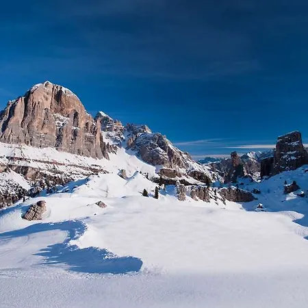 Hotel Alaska Cortina 4*