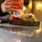 Alaska Cortina Hotel