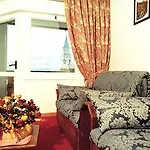 Alaska Cortina Hotel 4*
