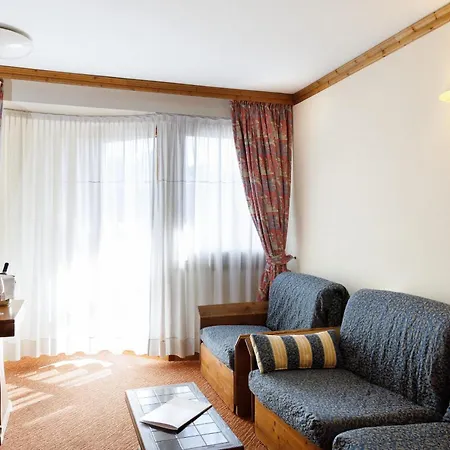 Hotel Alaska Cortina 4*