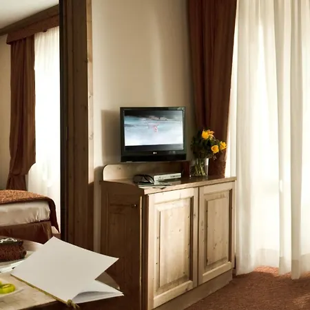 Alaska Cortina Hotel 4*