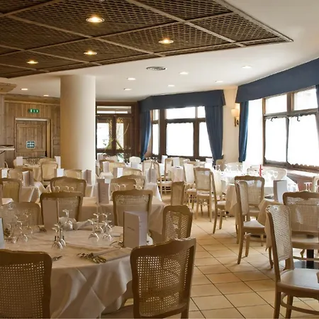 Hotel Alaska Cortina 4*