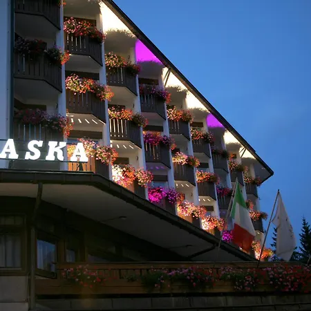 Alaska Cortina Otel