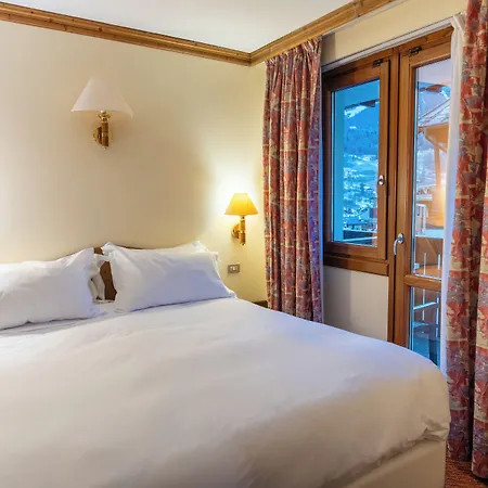 Alaska Cortina Hotel