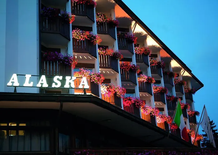 Ξενοδοχείο Alaska Cortina 4*