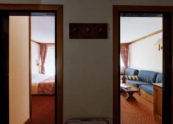 Alaska Cortina Ξενοδοχείο 4*