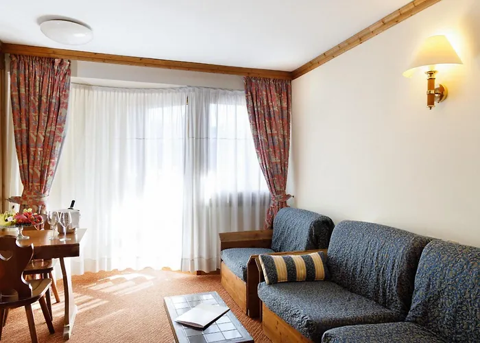 Ξενοδοχείο Alaska Cortina 4*