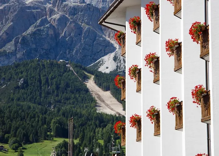 Alaska Cortina Ξενοδοχείο 4*