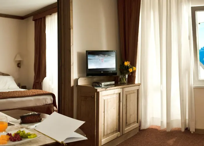 Alaska Cortina Ξενοδοχείο 4*