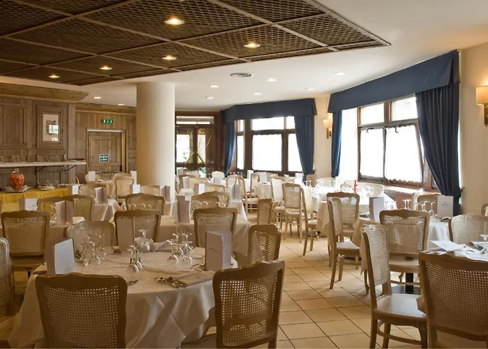 Ξενοδοχείο Alaska Cortina 4*