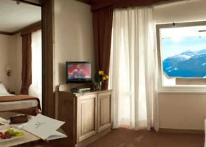 Alaska Cortina Ξενοδοχείο 4*